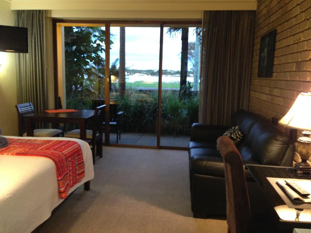 Abel Tasman Waterfront Motel Lakes Entrance Extérieur photo