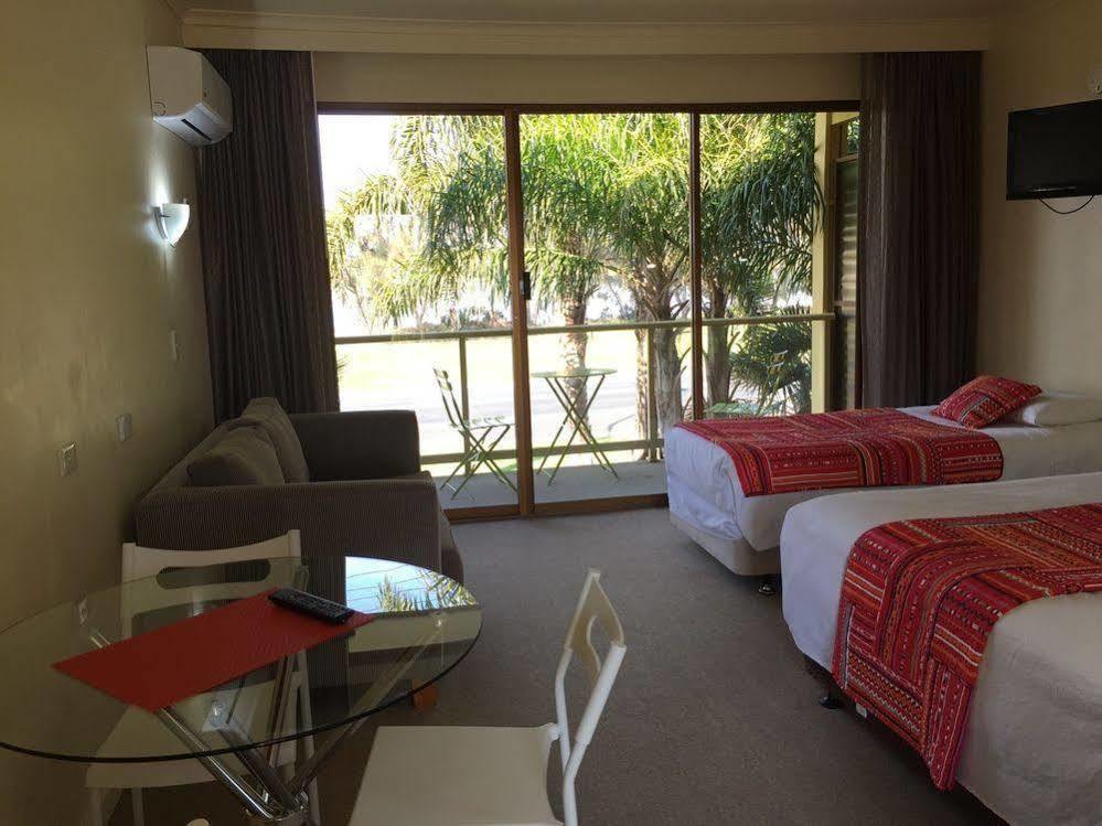 Abel Tasman Waterfront Motel Lakes Entrance Extérieur photo